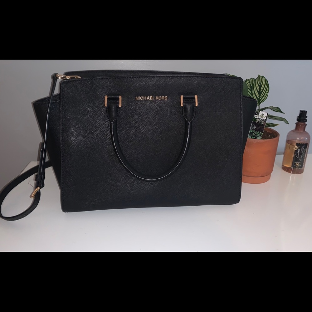 Black Michael Kors Tote/Purse